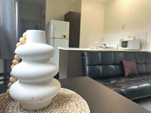 Living area - Tropical Hibiscus Caravan Park (Wongaling Beach)