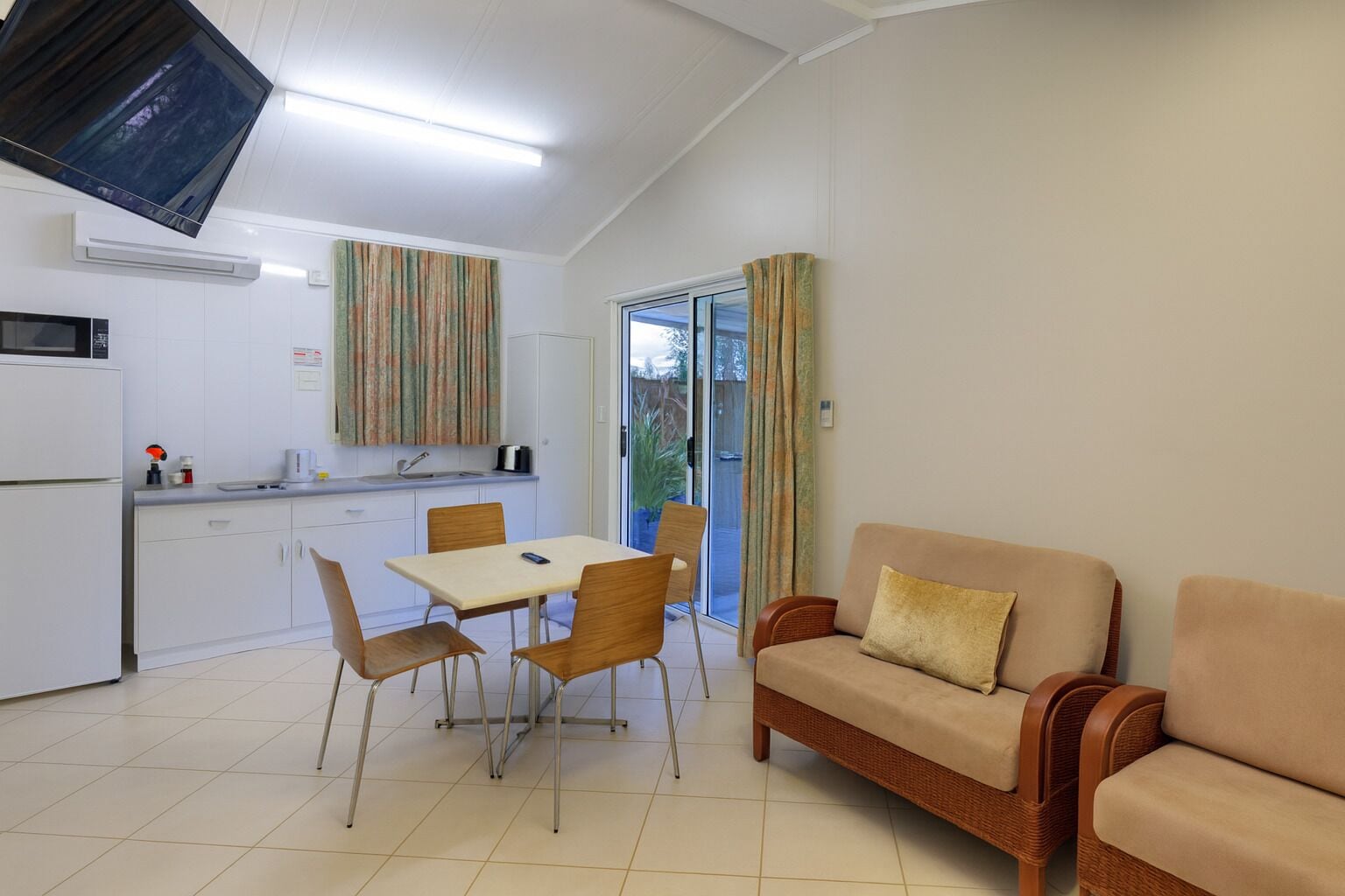 Basic-Ferienhütte, Terrasse | Eigene Kochnische