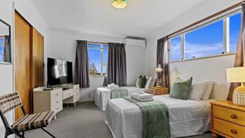 4 bedrooms, desk, iron/ironing board, WiFi