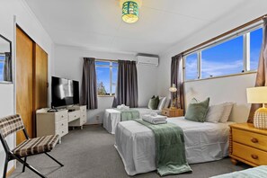 4 bedrooms, desk, iron/ironing board, WiFi