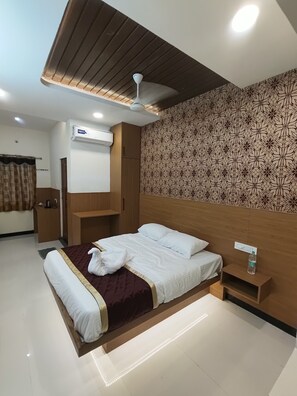 Luxury Double Room | Free WiFi