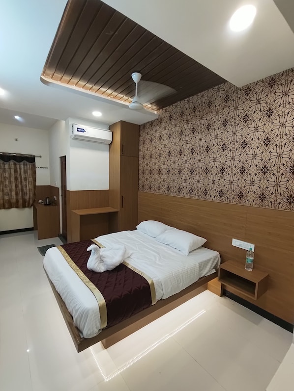 Luxury Double Room | Free WiFi