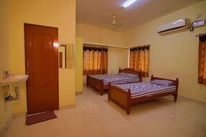 Triple Room | Free WiFi, bed sheets - Nalli Plaza (Omalur)