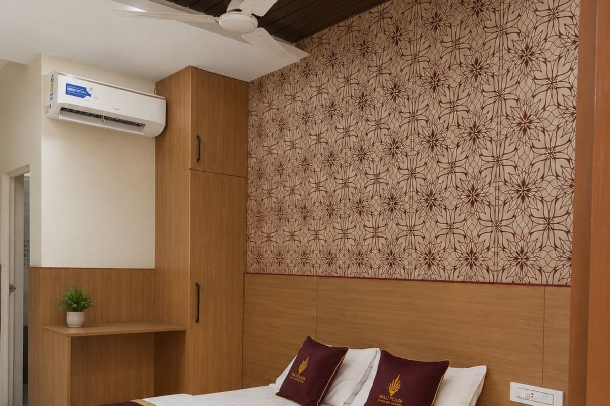 WiFi (free), bed sheets