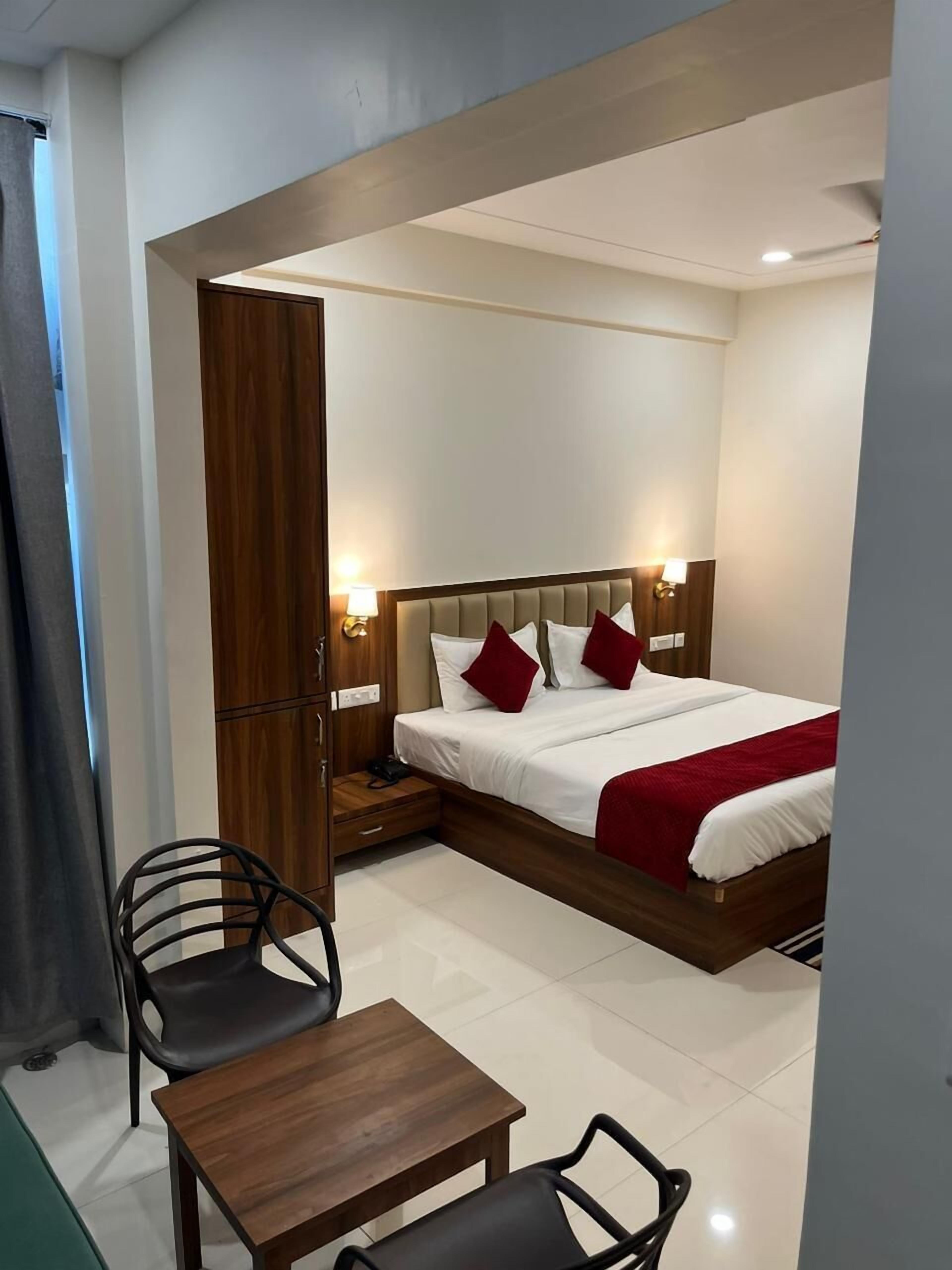 Deluxe Double Room, Balcony, Garden View | Desk, laptop workspace, free WiFi