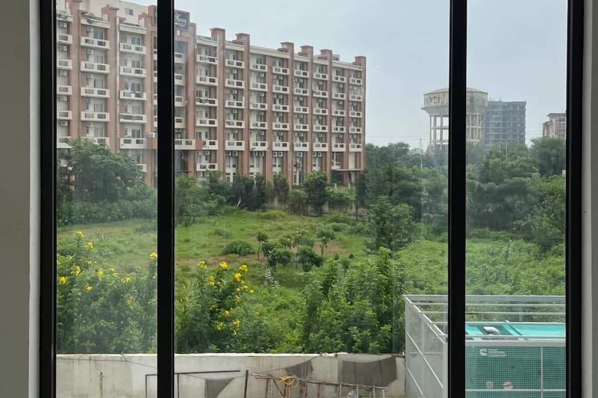 Kamar Double Deluks, balkon, pemandangan kebun | Meja kerja, ruang kerja ramah laptop, dan Wi-Fi gratis