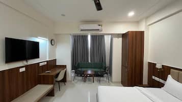 Schreibtisch, laptopgeeigneter Arbeitsplatz, kostenloses WLAN