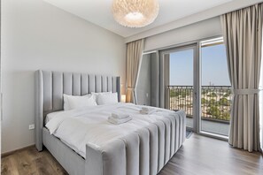 2 bedrooms, in-room safe, desk, iron/ironing board - Bright 2BR APT Near The Burj Khalifa & Dubai Mall (Dubai)