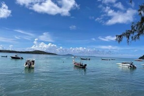 A calm sea with several boats and a clear sky. - Two Bedrooms Penthouse Seaview Rawai Beach Phuket (Phuket)