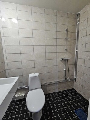 淋浴设施、免费洗浴用品、毛巾、肥皂