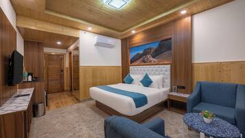 Club Room, Balcony, Valley View | Free WiFi, bed sheets