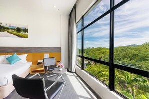 Premier Double Room | Desk, iron/ironing board, free WiFi