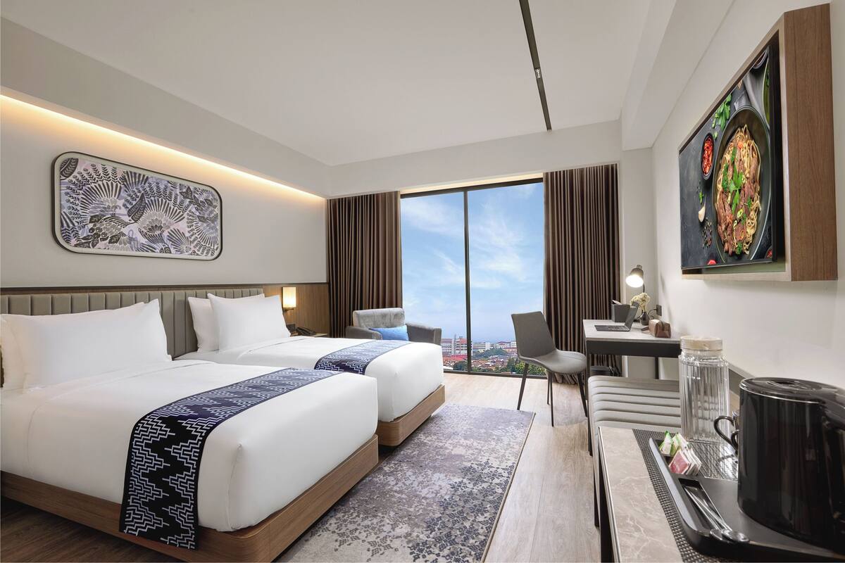 Deluxe Room | Minibar, soundproofing, bed sheets