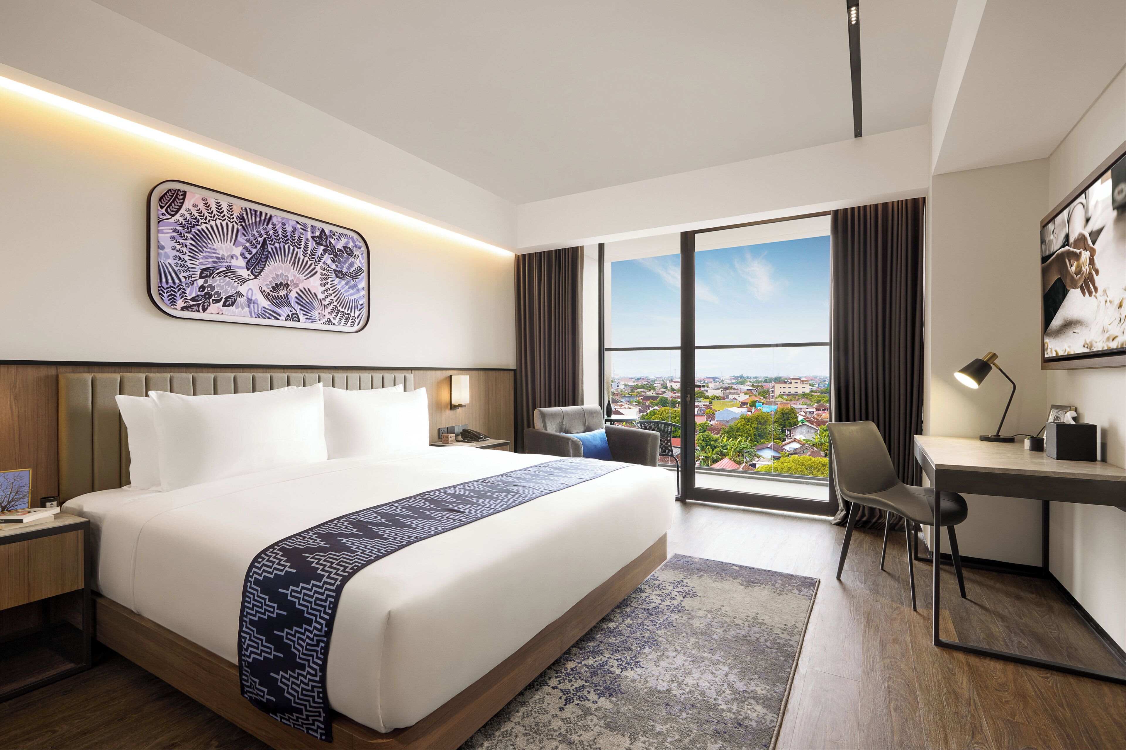 Minibar, soundproofing, bed sheets