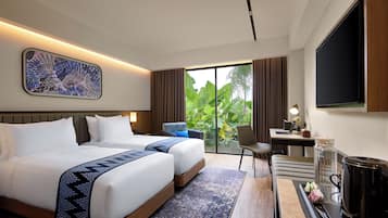 Deluxe Room | Minibar, bed sheets