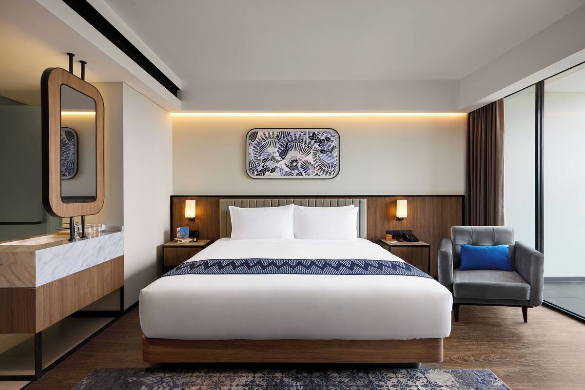 Minibar, soundproofing, bed sheets