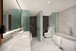 Suite | Baño | Secador de pelo, albornoces, zapatillas y toallas