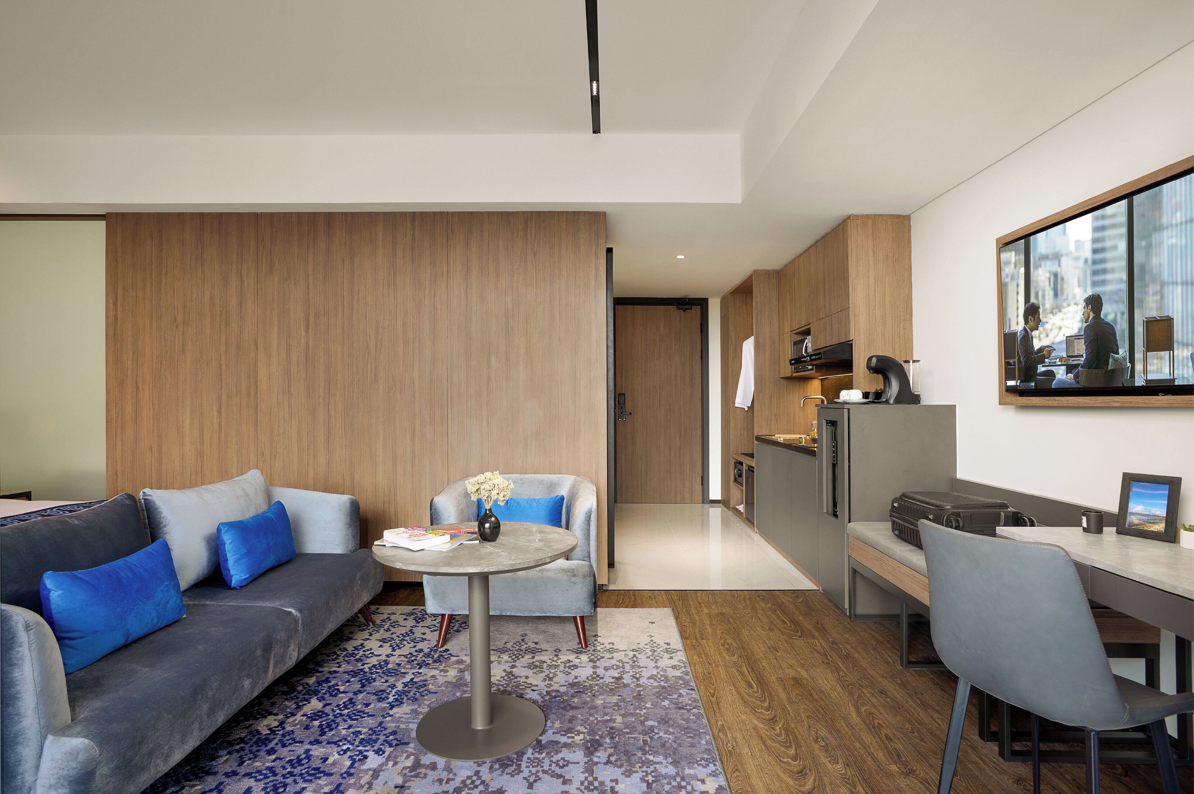 Junior Suite | Living area | 40-inch Smart TV with digital channels