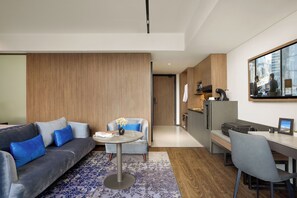 Junior Suite | Living area | 40-inch Smart TV with digital channels - Oakwood Yogyakarta (Yogyakarta)