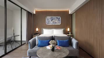 Junior Suite | Minibar, bed sheets