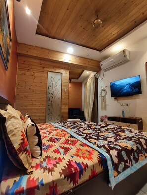 Comfort Apartment | Soundproofing, free WiFi - Vrinda Homes  (Noida)