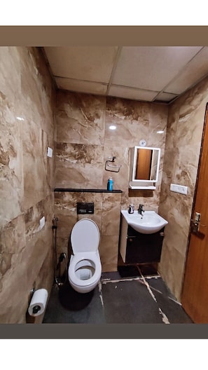 Comfort Apartment | Bilik Mandi | Pancuran mandi, kelengkapan dandanan diri percuma, tuala disediakan