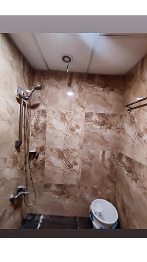 Comfort Apartment | Bilik Mandi | Pancuran mandi, kelengkapan dandanan diri percuma, tuala disediakan