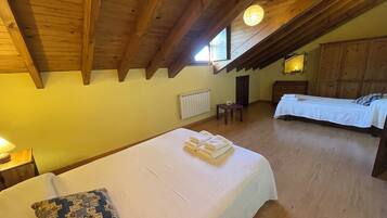 4 dormitorios, tabla de planchar con plancha, Internet y ropa de cama