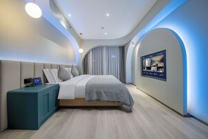 Comfort Double Room, City View | Desk, laptop workspace, blackout drapes, soundproofing