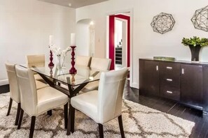 House, 5 Bedrooms | Dining - Spacious 5br Sleeps 10 University District 5 Bedroom Home (Detroit)