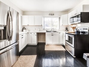 Ferienhaus, 5 Schlafzimmer | Eigene Küche | Wasserkocher mit Kaffee-/Teezubehör, Kühlschrank, Ofen, Toaster