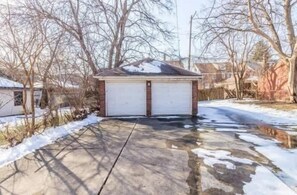 House, 5 Bedrooms | Property grounds