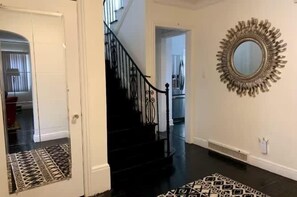 House, 5 Bedrooms | Interior - Spacious 5br Sleeps 10 University District 5 Bedroom Home (Detroit)