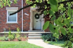 House, 5 Bedrooms | Exterior detail - Spacious 5br Sleeps 10 University District 5 Bedroom Home (Detroit)