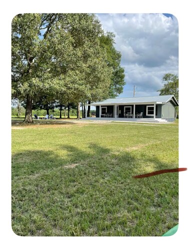 Charming 3-bedroom cottage in Leola with AC