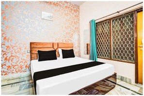 Deluxe Double Room, Air conditioning | Hypo-allergenic bedding, desk, soundproofing, free WiFi