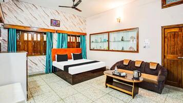 Deluxe Double Room, Air conditioning | Hypo-allergenic bedding, desk, soundproofing, free WiFi