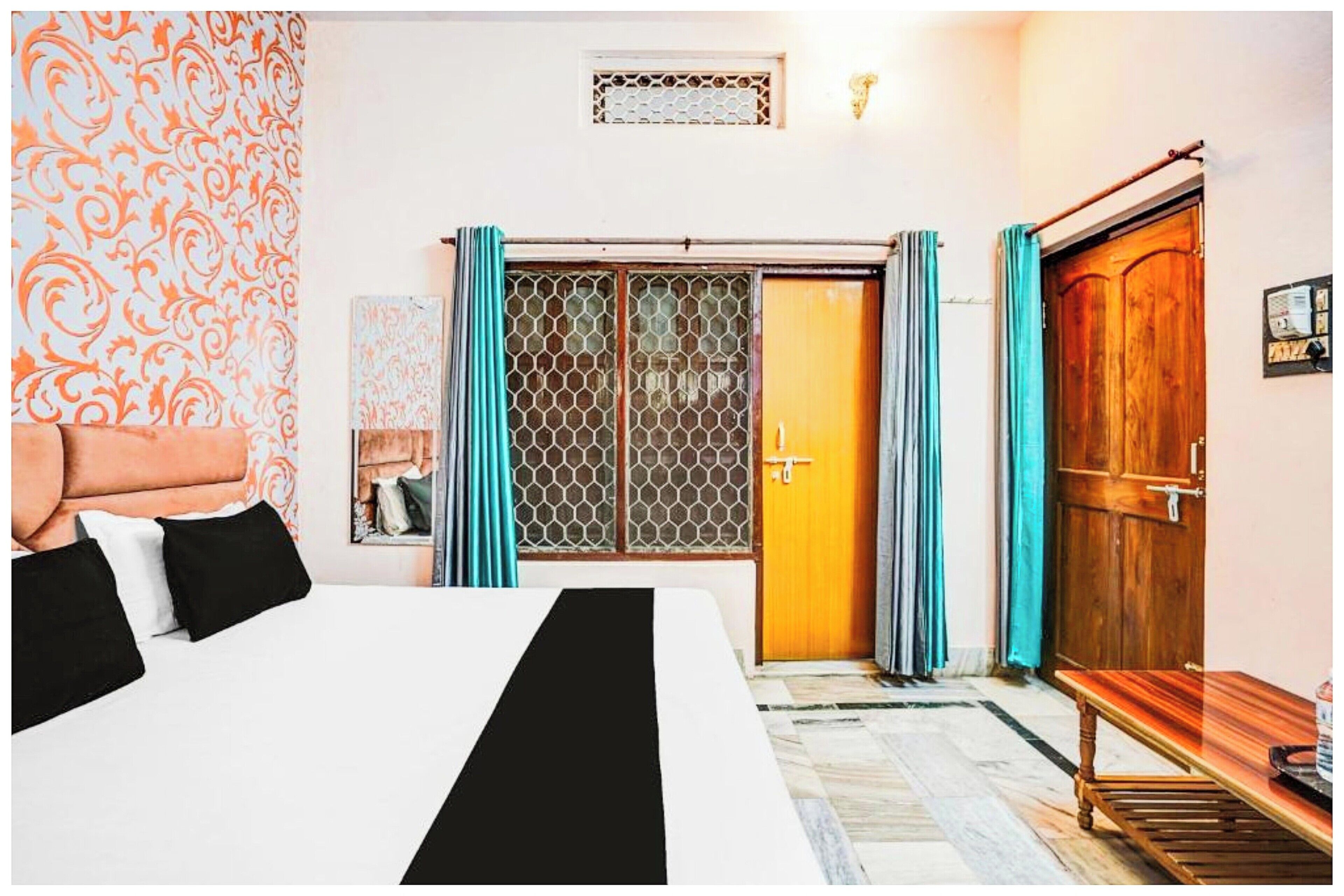 Family Double Room, Air conditioning | Hypo-allergenic bedding, desk, soundproofing, free WiFi