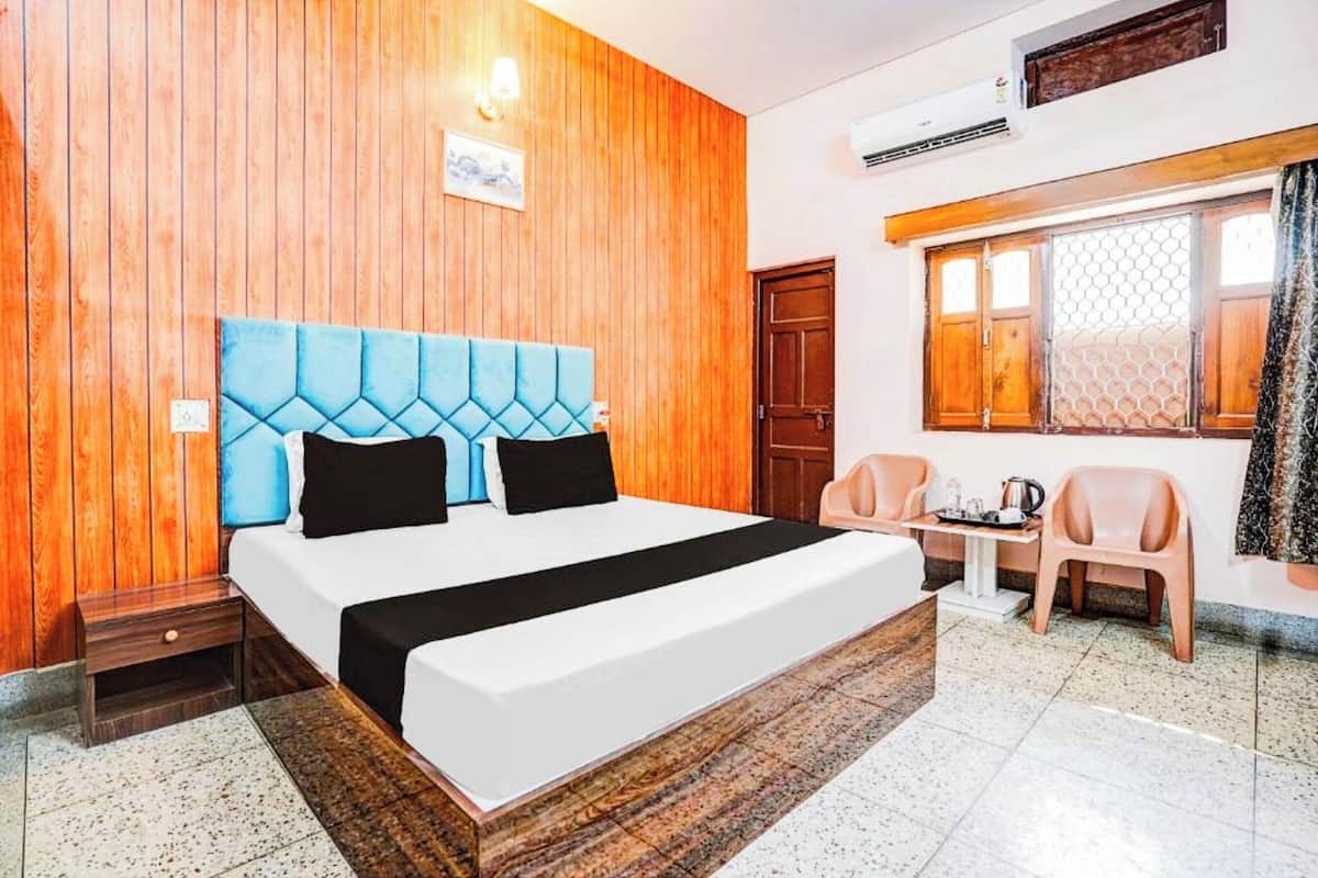 Hypo-allergenic bedding, desk, soundproofing, free WiFi