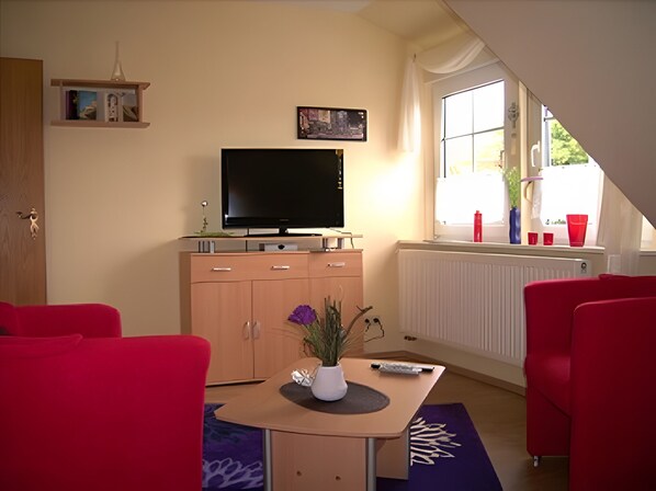 TV, stereo - Apartment 'Familie Obst' with Shared Garden and Wi-Fi (Hooksiel)