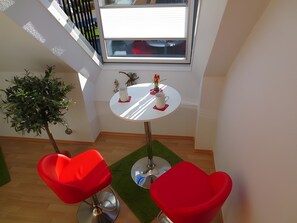 Dining - Apartment 'Familie Obst' with Shared Garden and Wi-Fi (Hooksiel)