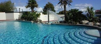 Beautiful van, beaches, accessible pet friendly