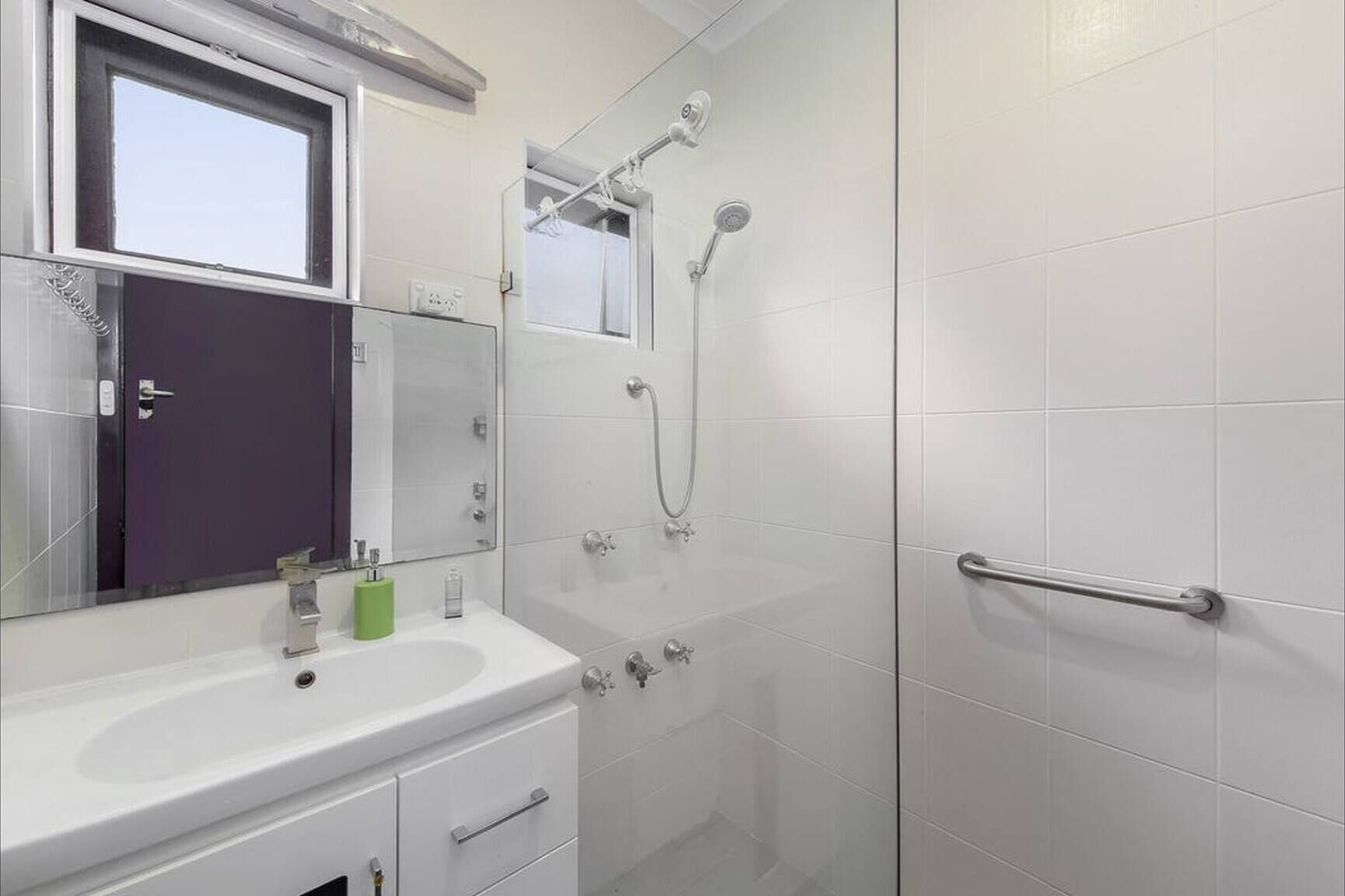 Shower, towels