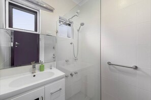 Douche, serviettes fournies