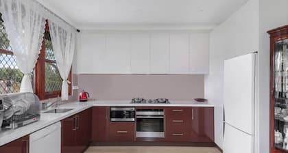 3 Bed, 1 Wash and Extra Toilet - Close to Parramatta CBD - Full House