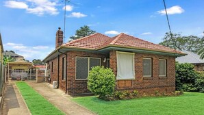 Unclassified image, 3 of 9, button - 3 Bed, 1 Wash and Extra Toilet - Close to Parramatta CBD - Full House (Westmead)