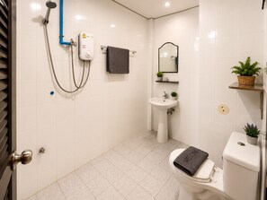 Bathroom - Charming Guest Room in Central Pa Tong, Thailand (Pa Tong)