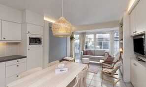 TV, books - Cosy Studio with Seaview Wenduine - L'Ancre (Wenduine)