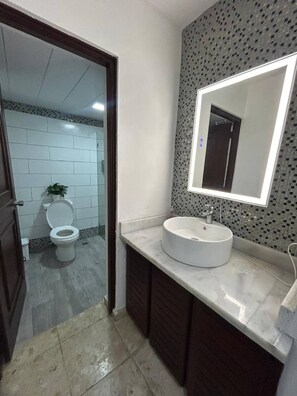 Appartement, 2 slaapkamers, roken, balkon | Badkamer