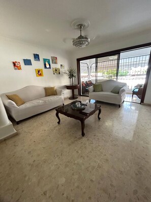 Apartamento, 2 habitaciones, fumadores, balcón | Zona de estar
